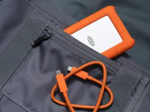 雷孜Rugged SSD4 户外摄影师的防水防摔高速移动硬盘